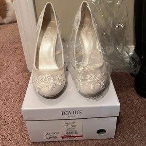 David’s Bridal Adler Mivory, Size 6, Never Worn